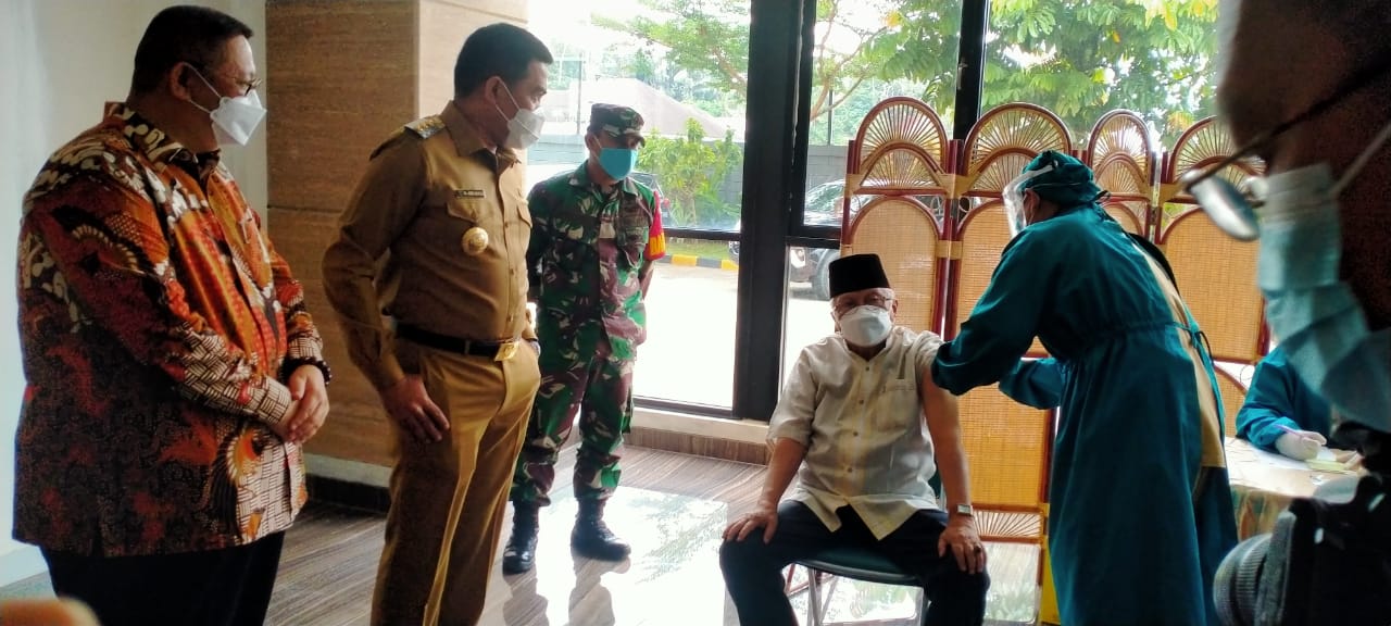 Giliran Pemuka Agama dan Lansia Vaksinasi di Bhudist Center Samarinda