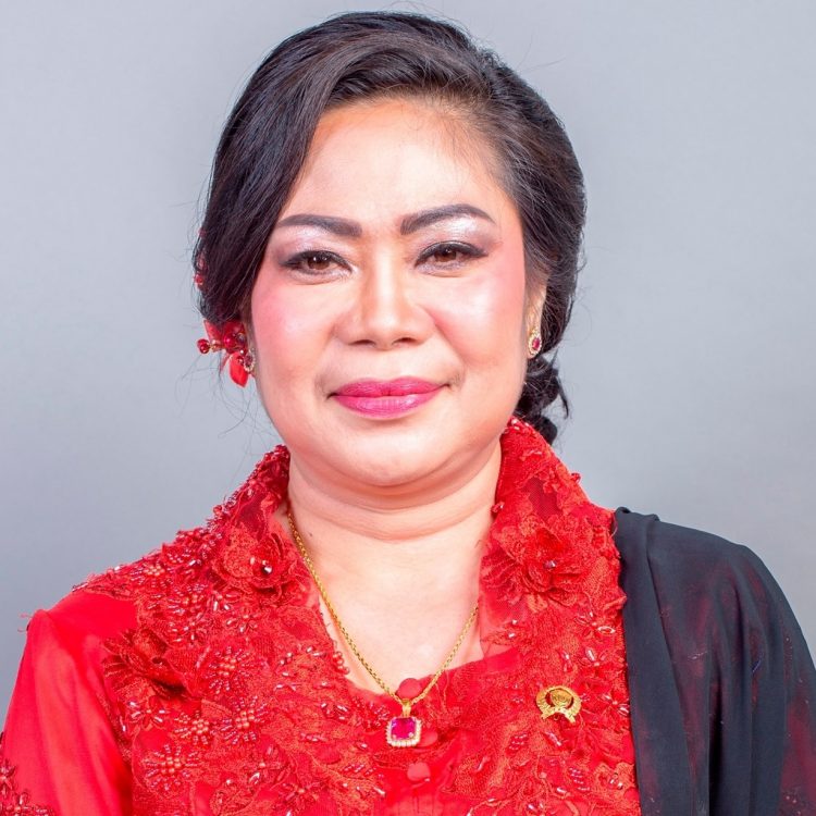 Tekanan Darah Veridiana Huraq Naik Saat Diperiksa Sebelum Vaksinasi