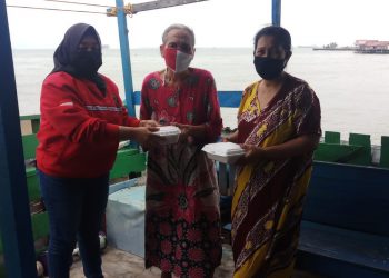 Safaruddin Bagikan Makanan untuk Masyarakat Terdampak Pandemi