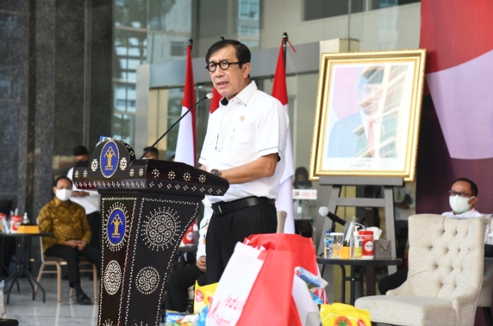 Kemenkumham Salurkan 46 Ribu Paket kepada Masyarakat Terdampak Covid-19