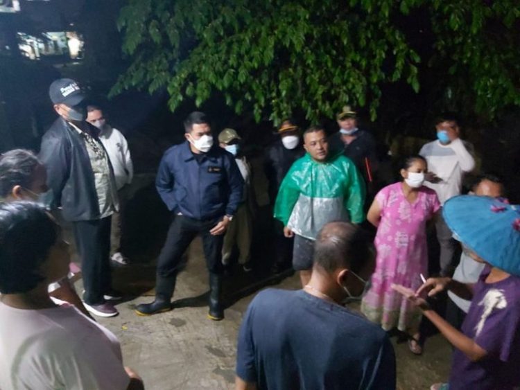 Samarinda Tergenang Banjir, Andi Harun Tinjau Langsung Warga Terdampak Banjir