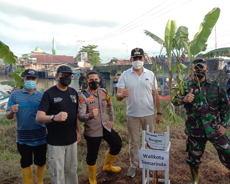 Rangkaian HUT Kota Samarinda, Pemkot Samarinda Selenggarakan Aksi Penghijauan di Sempadan SKM