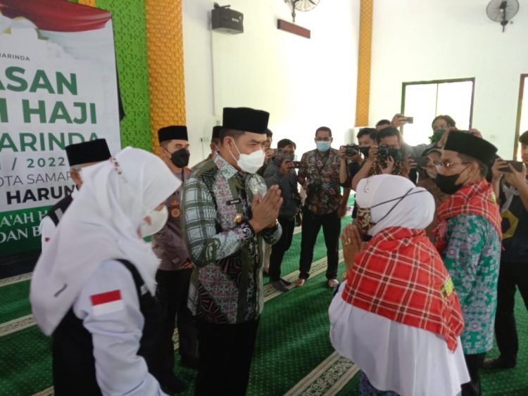 Wali Kota Samarinda Lepas Rombongan Jama’ah Haji Tahun 2022, Berpesan Kepada Jama’ah Doakan Kota Samarinda