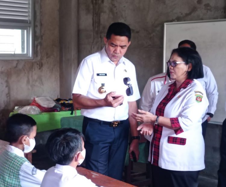 Andi Harun Tinjau SDN 005 Sambutan yang Mangkrak, Tahun 2023 Pembangunan Segera dilanjutkan