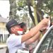 Menyambut Hari Kemerdekaan Ke-77, Rusmadi Bagikan Bendera Pada Pengguna Jalan