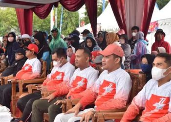 Andi Harun Ajak Warga Tumbuhkan Rasa Kekeluargaan di Acara Jalan Santai HUT RI Ke-77