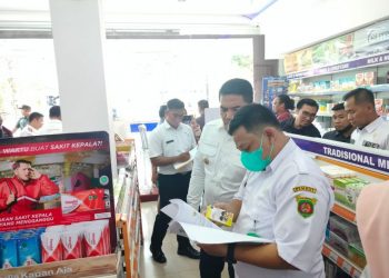 Temui Obat Sirup Anak Tanpa Izin Edar, Andi Harun Sanksi 2 Apotek