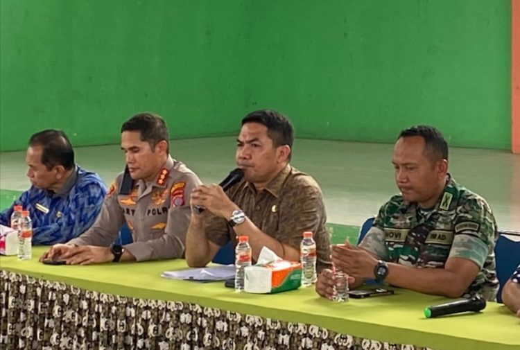 Tutup Akses Jalan, Andi Harun Temui Warga Simpang Pasir