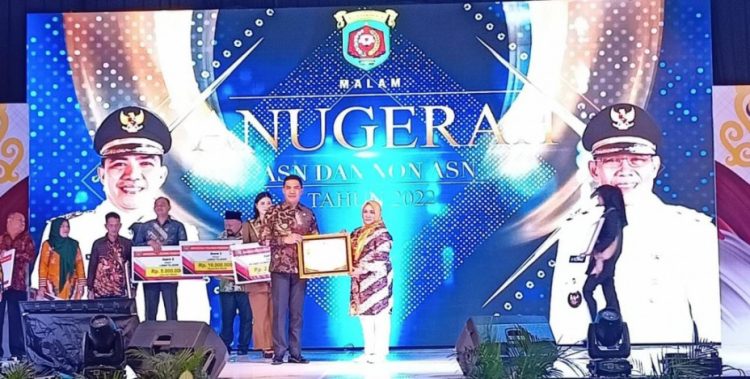 Pemkot Samarinda Beri Penghargaan Bagi Pegawai ASN-Non ASN
