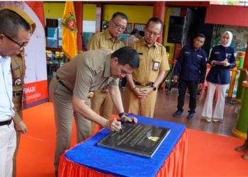 Andi Harun Serahkan Probebaya Se-Kecamatan Samarinda Kota