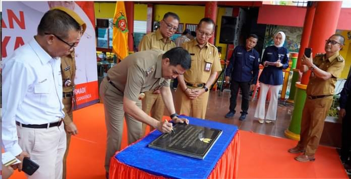 Andi Harun Serahkan Probebaya Se-Kecamatan Samarinda Kota