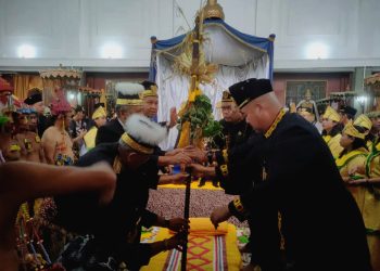 Prosesi Merebahkan Tiang Ayu (ist)