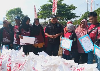 Edi serahkan bantuan (ist)