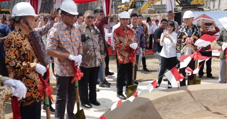 Peletakan batu pertama Sekolah Maitreyawira Samarinda (ist)