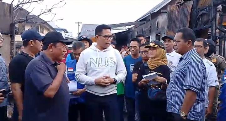 Walikota Samarinda Kunjungi Lokasi Kebakaran di Gang Tanjung, Pemkot Samarinda Beri Bantuan