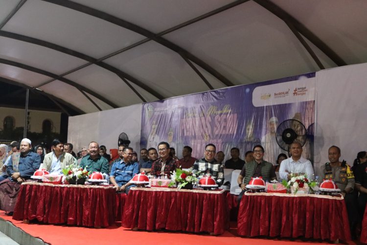 Pj Gubernur Kaltim Bersama Masyarakat PPU dalam Acara Seni dan UMKM dengan Artis Dangdut Ibu Kota