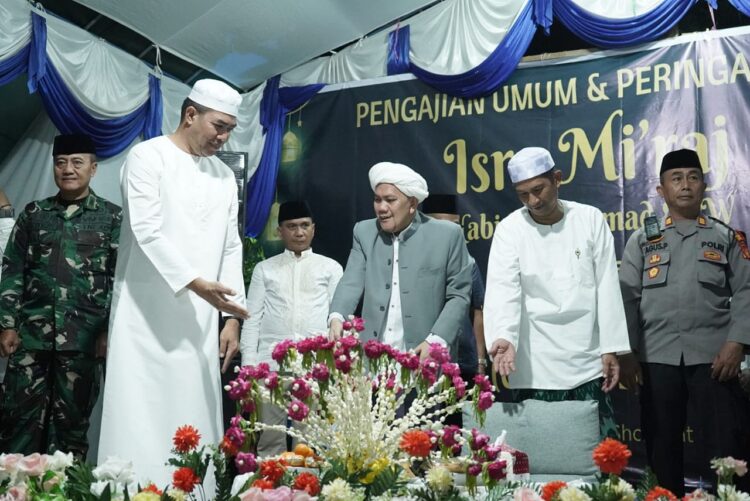 Peringati Isra Mi’raj Bersama Warga di Mugirejo, Andi Harun Ingatkan untuk Selalu Bergembira dan Hidup Rukun