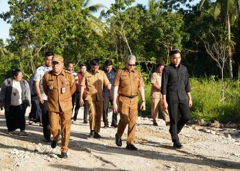 Pj Bupati PPU Sidak Pembangunan Siring dan Timbunan SDN 040, Soroti Proyek yang Tidak Sesuai Harapan