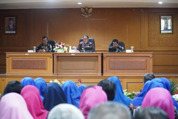 Kumpulkan Ratusan Kepala Sekolah, Pj Bupati PPU: “Saya Tidak Main-main untuk Pendidikan”