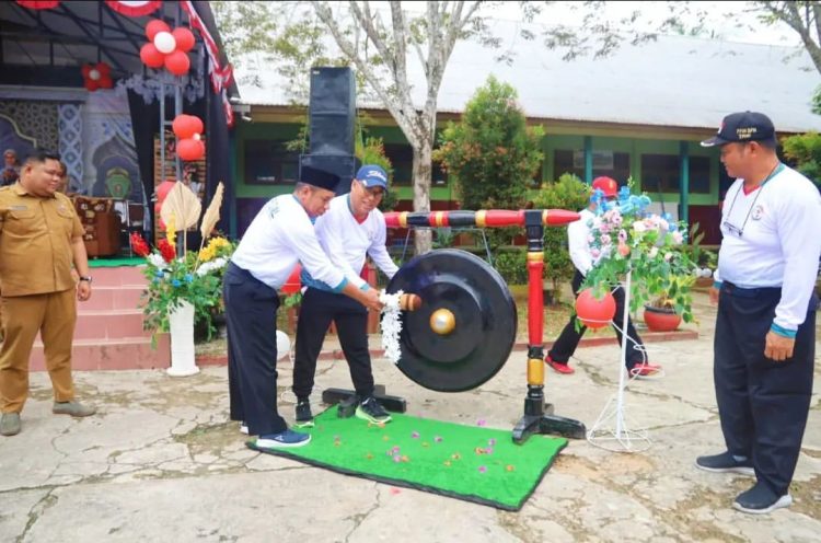 Pj Bupati Makmur Marbun Buka Porseni Ke-II Tingkat Kabupaten PPU di MTsN 1 Penajam