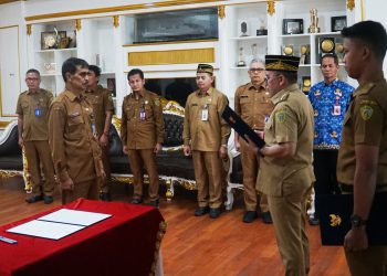 Pj Bupati PPU Makmur Marbun Lantik Saidin Sebagai Kadinsos PPU