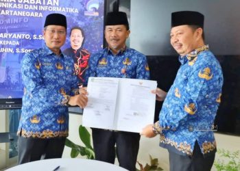 Sertijab Kepala Diskominfo Kukar (dok.Prokom Kukar/Linimasa.co)