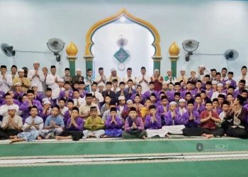 Wakil Bupati Kukar, Rendi Solihin bersama Santri Ponpes Darussalamah (dok.Prokom Kukar/Linimasa.co)