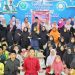 Pengurus DWP bersama pengasuh, anak-anak santri Ponpes dan Panti Asuhan (dok.Prokom Kukar/Linimasa.co)