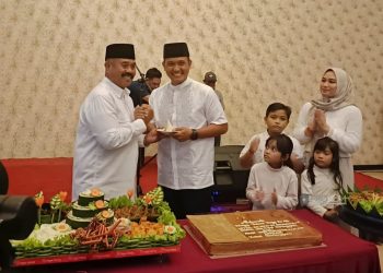 Bupati Kutai Kartanegara, Edi Damansyah bersama Dandim Kukar, Damai Adi Setiawan (dok.Prokom Kukar/Linimasa.co)
