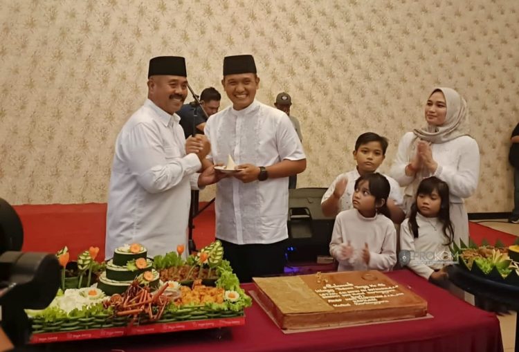 Bupati Kutai Kartanegara, Edi Damansyah bersama Dandim Kukar, Damai Adi Setiawan (dok.Prokom Kukar/Linimasa.co)