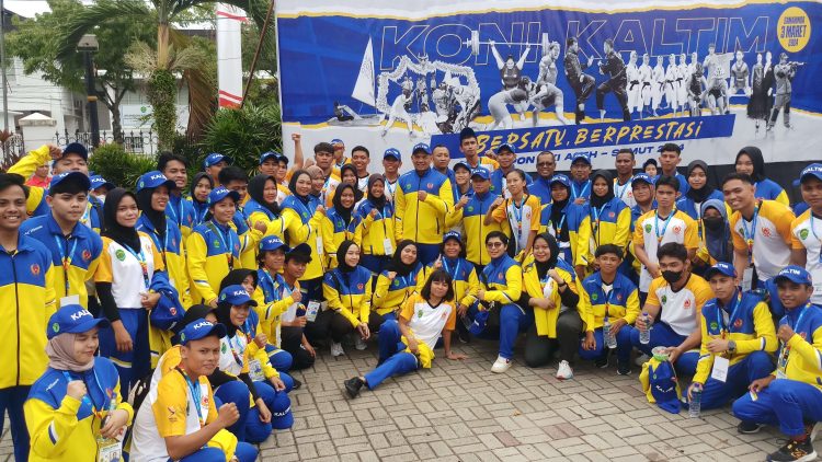 Foto bersama atlet dan pelatih Kaltim asal Kukar, dengan Ketua KONI Kukar, Rahman (ist)