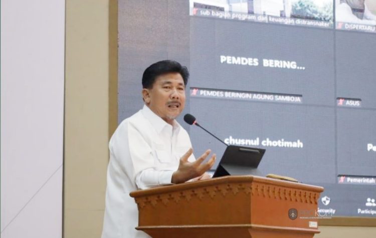 Sekda Kukar, Sunggono menyampaikan sambutan Edi Damansyah pada Forum Lintas Perangkat Daerah dalam rangka Penyusunan Renja 2025 (dok.Prokom Kukar/Linimasa.co)