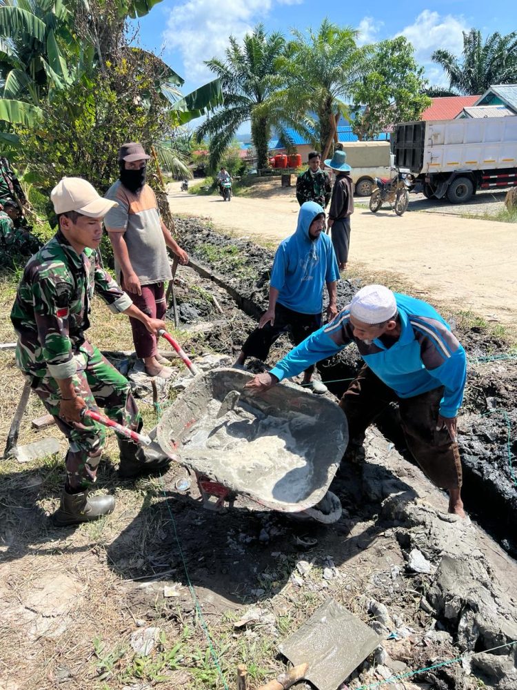 Badan Bank Tanah Bersama Kodim 0913/PPU Serta Polres PPU Gelar Baksos di Kelurahan Pantai Lango