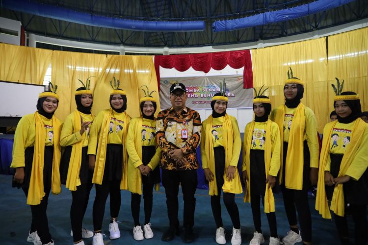 Makmur Buka Lomba Senam Ronggeng Dalam Rangka Hut ke-22 PPU