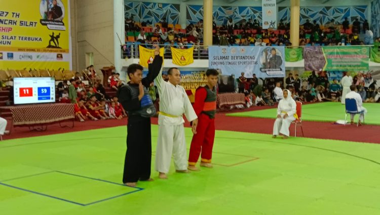 Pj Bupati Makmur Marbun Berikan Penghargaan NSC PPU Atas Raihan Prestasi di Kejurnas Pencak Silat