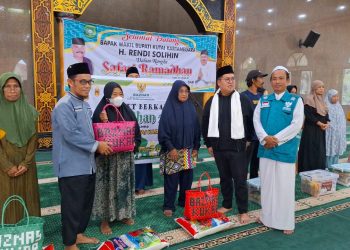Rendi Solihin, berbagi keberkahan di Muara Badak (ist/Linimasa.co)