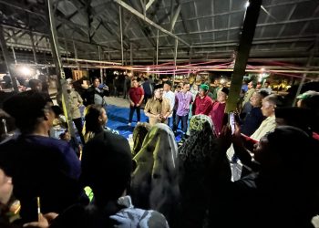 Foto: Rendi Solihin ke lokasi Kebakaran (ist/Linimasa.co)