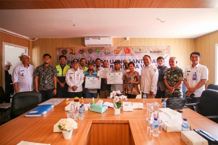 Serahkan Uang Ganti Rugi Bandara VVIP IKN, Pj Bupati PPU Ingatkan Bijak Gunakan Uangnya