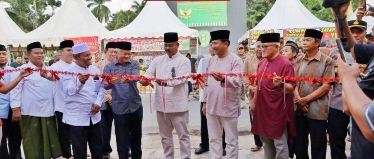 Pengguntingan Pita oleh Bupati Kukar (dok.Prokom Kukar/Linimasa.co)