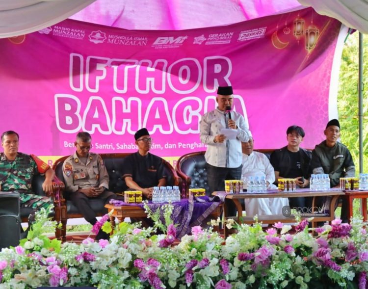 Asisten I Setkab Kukar, Akhmad Taufik Hidayat bersama Paskas Kukar (dok.Prokom Kukar/Linimasa.co)