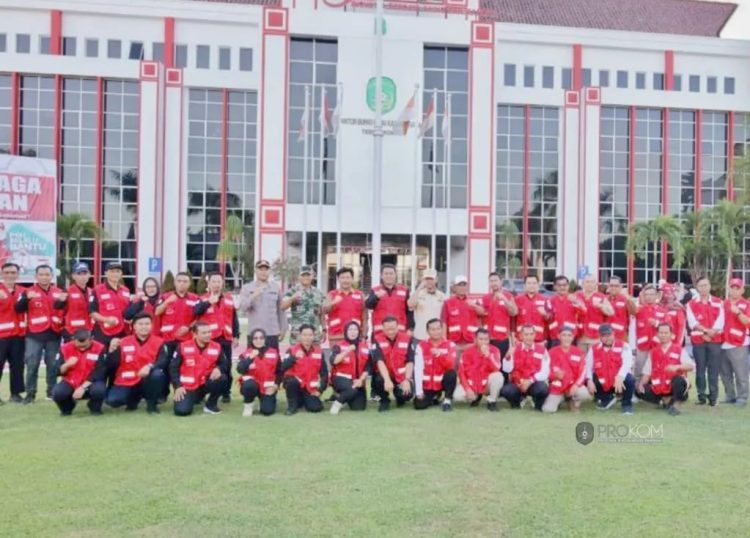 Foto Bersama Relawan PMI, (dok.Prokom Kukar/Linimasa.co)
