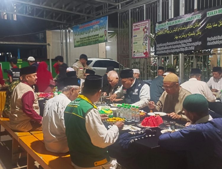 Bupati Kukar, Edi Damansyah Sahur Bersama Keluarga Besar Muhammadiyah (dok.Prokom Kukar/Linimasa.co)