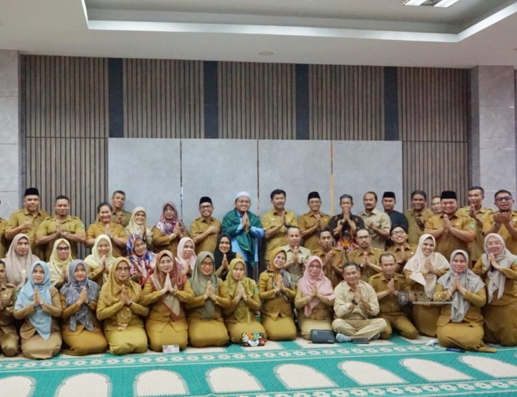 Foto bersama halal bihalal Bapenda Kukar (dok.Prokom Kukar/Linimasa.co)