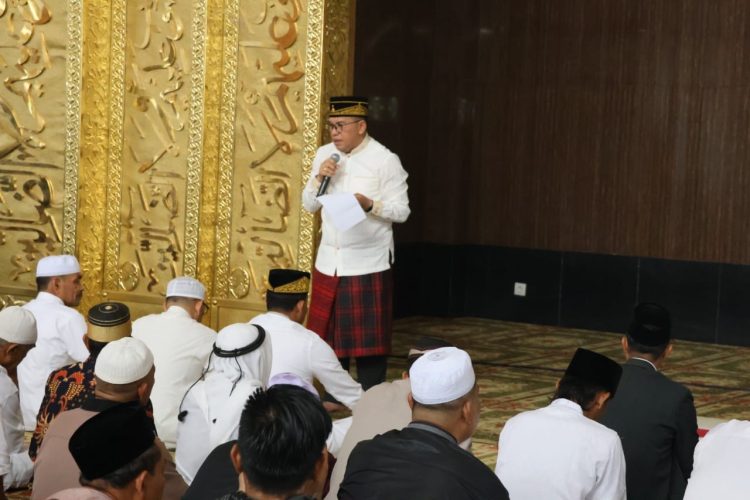 Pj Bupati PPU Hadiri Salat Id di Masjid Agung Al-Ikhlas Penajam, Sampaikan Hikmah Idul Fitri