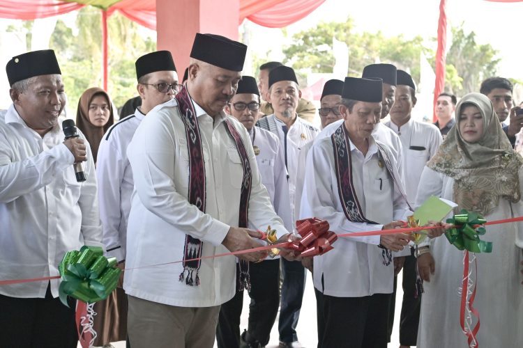 Bupati Kukar, Edi Damansyah di dampingi Ketua BAZNAS Kukar dan Ketua BAZNAS Prov Kaltim (dok.BAZNAS Kukar/Linimasa.co)