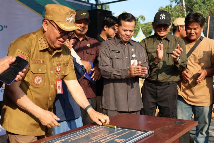 Pj Bupati PPU Makmur Marbun Resmikan Pasar Riko yang Mangkrak Sejak 2017
