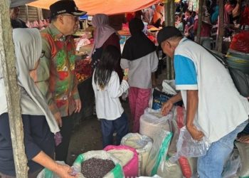 Pj Bupati PPU Lakukan Sidak Ketersediaan dan Harga Bahan Pokok di Pasar Waru