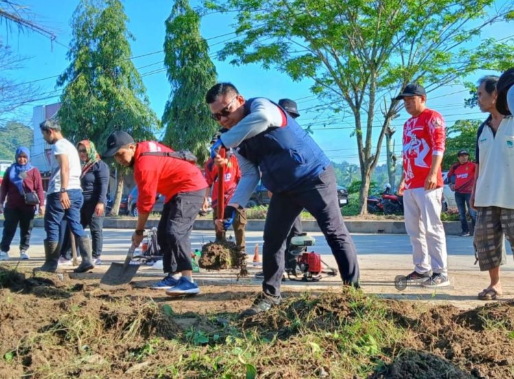 Kegiatan Gotong Royong (dok.Prokom Kukar/Linimasa.co)