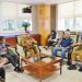 Ketua KIP Kaltim, Imran Duse berdiskusi dengan Asisten III, Dafip Haryanto dan Plt Kepala Diskominfo Kukar, Solihin (dok.Prokom Kukar/Linimasa.co)