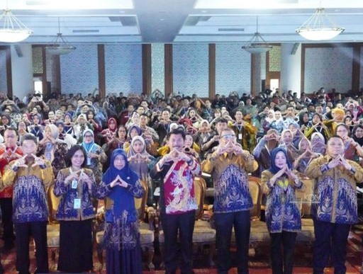 Foto bersama Sekda Kukar, Sunggono (dok.Prokom Kukar/Linimasa.co)